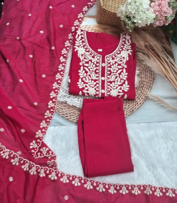 Monochromatic Bloom Chudidhar Set